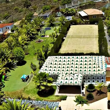 Kleines Mit Terrasse Fuer Zwei Personen 아파트
