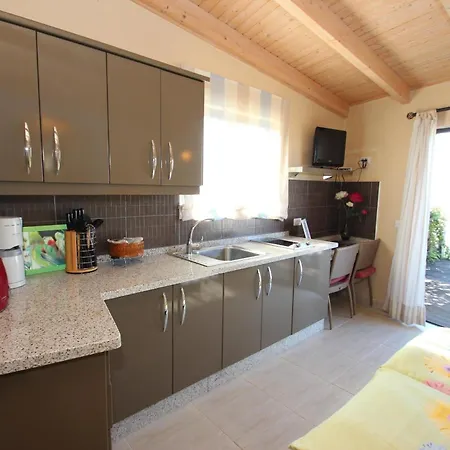 Апартаменты Kleines Mit Terrasse Fuer Zwei Personen Гиа-де-Исора